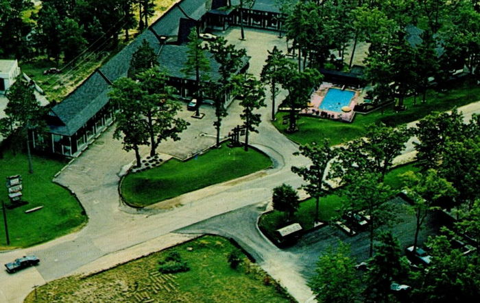 Fox Haus Motor Lodge - Vintage Postcard (newer photo)